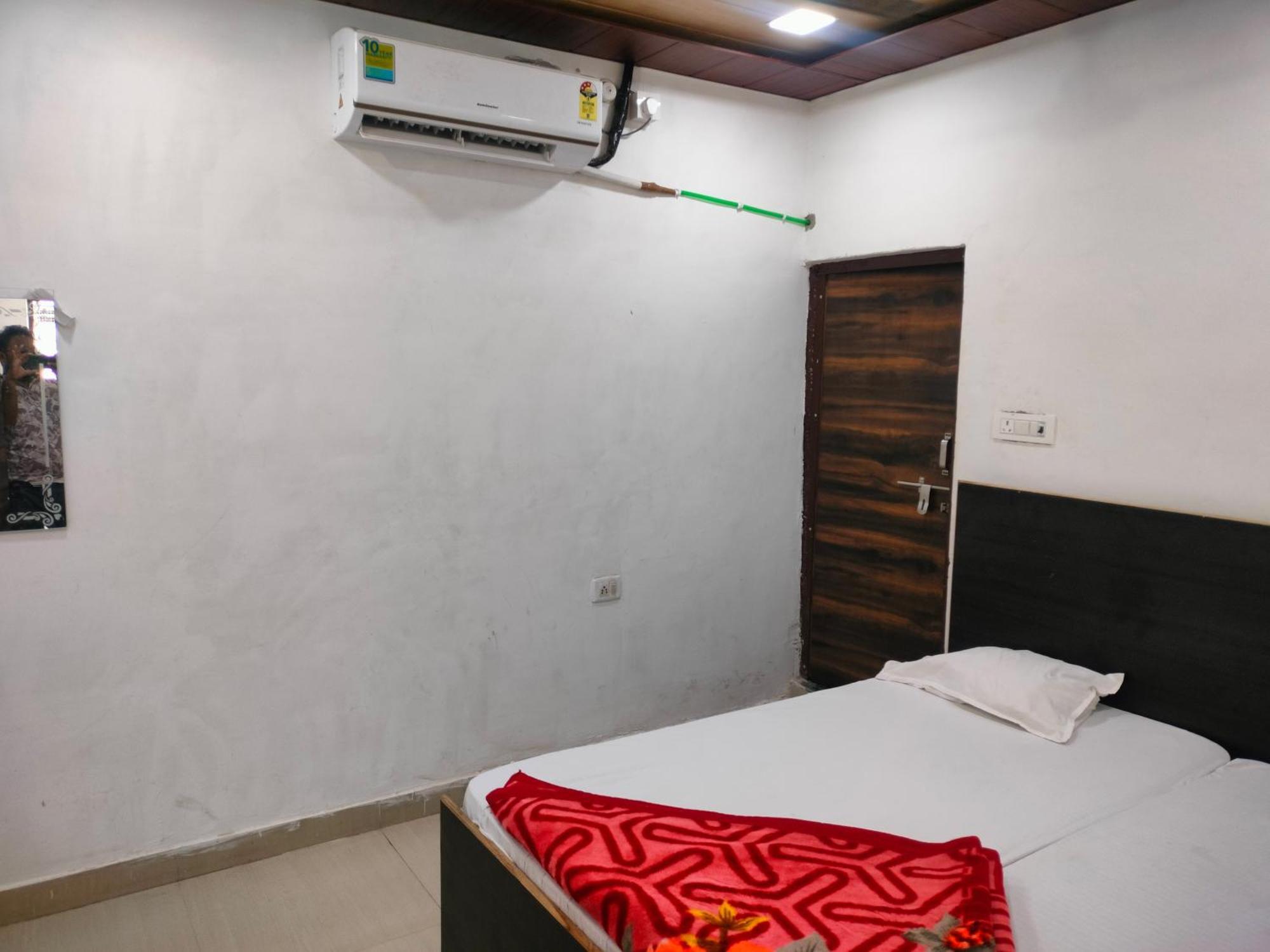 R G Sewa Sadan Hotel Mathura Kültér fotó